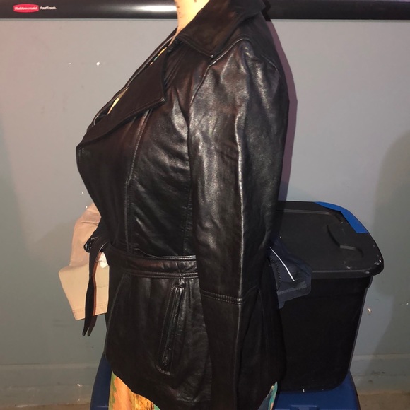 Size medium jacket - Picture 3 of 7